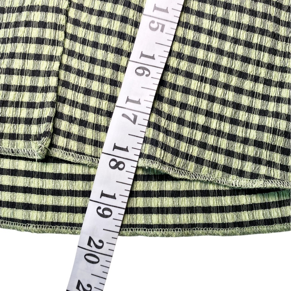 Dazy Green and Black Gingham Sleeveless Button Down Women's Top - Picture 11 of 12